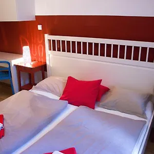 metropolitan-studios.praguehotelsweb.com/